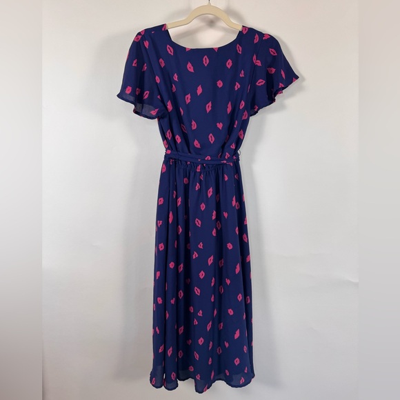 ModCloth Fits of Bliss Flutter Sleeve Dress Womens Medium Lipstick Print Flirty - Picture 8 of 15